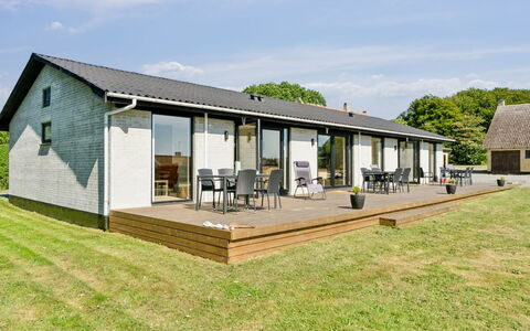 Yari - 50M from the Sea: Dak, Huis, Verblijf, Landgoed, Boerderij, Siding, Werf, Veranda, Garden Gebouwen