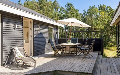 Dagny - 520M from the Sea: Hout, Huis, Deur, Dek, Verblijf, Schaduw, Buitenmeubels, Siding, Hardwood, Plank