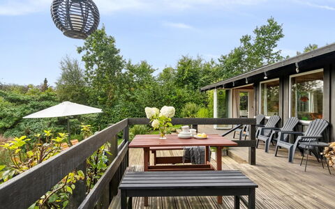 Yardila - 1.4Km from the Sea: Hout, Dak, Architectuur, Huis, Huis, Verblijf, Siding, Hardwood, Helling, Landgoed