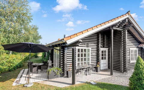 Sigga - 1.6Km from the Sea: Hout, Dak, Architectuur, Huis, Huis, Verblijf, Siding, Hardwood, Helling, Landgoed