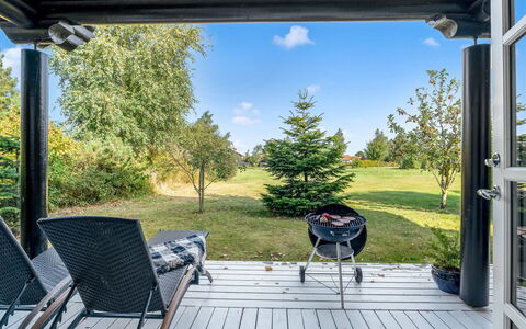 Sigga - 1.6Km from the Sea: Hout, Dak, Architectuur, Huis, Huis, Verblijf, Siding, Hardwood, Helling, Landgoed