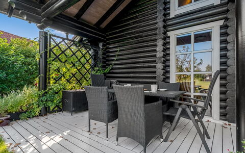 Sigga - 1.6Km from the Sea: Hout, Dak, Architectuur, Huis, Huis, Verblijf, Siding, Hardwood, Helling, Landgoed