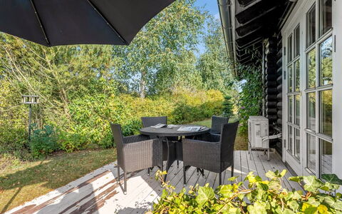 Sigga - 1.6Km from the Sea: Hout, Dak, Architectuur, Huis, Huis, Verblijf, Siding, Hardwood, Helling, Landgoed