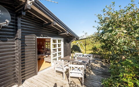 Christl - 500M from the Sea: Meubilair, Interieur Ontwerp, Flooring, Verdieping, Plafond, Kamer, Stoel, Tafel, Appartement, Keuken En Eettafel