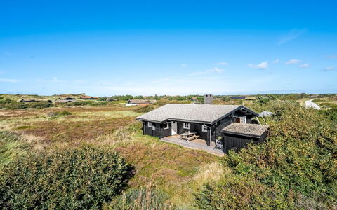 Christl - 500M from the Sea: Meubilair, Interieur Ontwerp, Flooring, Verdieping, Plafond, Kamer, Stoel, Tafel, Appartement, Keuken En Eettafel