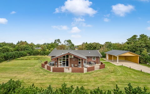 Thorger - 550M from the Sea: Dak, Huis, Huis, Verblijf, Deur, Siding, Dek, Veranda, Plank, Hardwood