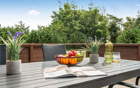 Thorger - 550M from the Sea: Dak, Huis, Huis, Verblijf, Deur, Siding, Dek, Veranda, Plank, Hardwood