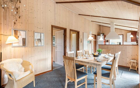 Thorger - 550M from the Sea: Dak, Huis, Huis, Verblijf, Deur, Siding, Dek, Veranda, Plank, Hardwood