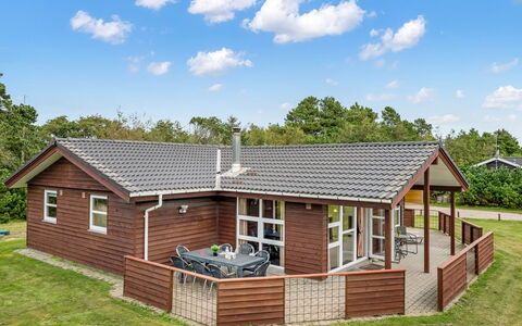 Thorger - 550M from the Sea: Dak, Huis, Huis, Verblijf, Deur, Siding, Dek, Veranda, Plank, Hardwood