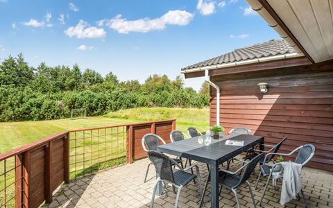 Thorger - 550M from the Sea: Dak, Huis, Huis, Verblijf, Deur, Siding, Dek, Veranda, Plank, Hardwood