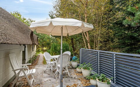 Adina - from the Sea: Meubilair, Interieur Ontwerp, Flooring, Verdieping, Plafond, Kamer, Stoel, Tafel, Appartement, Keuken En Eettafel