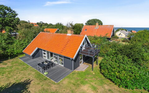 Laerke - 200M from the Sea: Meubilair, Interieur Ontwerp, Flooring, Verdieping, Plafond, Kamer, Stoel, Tafel, Appartement, Keuken En Eettafel