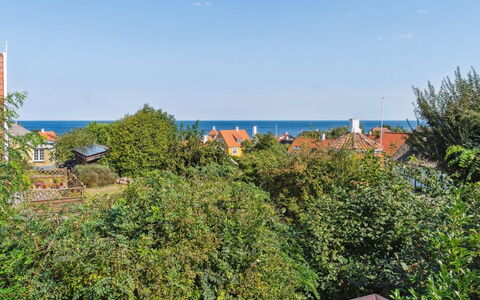 Laerke - 200M from the Sea: Meubilair, Interieur Ontwerp, Flooring, Verdieping, Plafond, Kamer, Stoel, Tafel, Appartement, Keuken En Eettafel