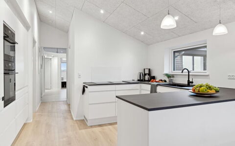 Christian - 600M from the Sea: Flooring, Interieur Ontwerp, Plafond, Hout, Verdieping, Keuken, Lichte Inrichting, Countertop, Houten Vloer, Kamer