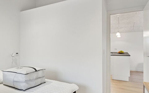 Christian - 600M from the Sea: Muur, Interieur Ontwerp, Flooring, Verdieping, Hout, Plafond, Meubilair, Slaapkamer, Bed, Kamer
