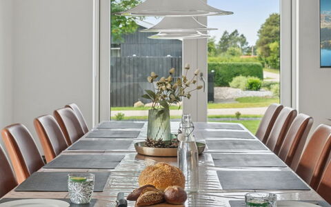 Christian - 600M from the Sea: Meubilair, Interieur Ontwerp, Tafel, Hout, Eetkamer, Stoel, Tableware, Keuken En Eettafel, Flooring, Lichte Inrichting