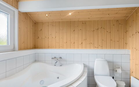 Udder - 250M from the Sea: Flooring, Interieur Ontwerp, Loodgieterswerkinrichting, Verdieping, Hout, Plafond, Badkamer, Kraan, Wastafel, Loodgieter