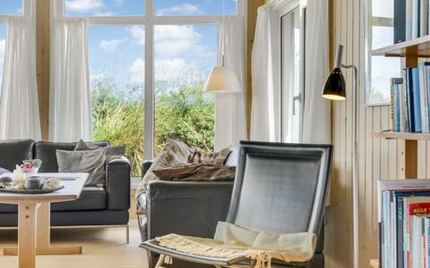 Udder - 250M from the Sea: Meubilair, Interieur Ontwerp, Flooring, Hout, Verdieping, Woonkamer, Stoel, Bankstel, Houten Vloer, Kamer