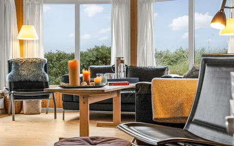 Udder - 250M from the Sea: Meubilair, Interieur Ontwerp, Stoel, Flooring, Verdieping, Tafel, Verlichting, Huis, Kamer, Woonkamer