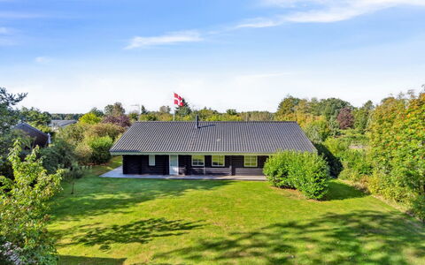 Sighfrith - 1.4Km from the Sea: Huis, Dak, Huis, Verblijf, Gazon, Boerderij, Landgoed, Tuin, Schaduw, Werf