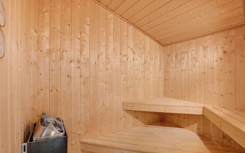 Nashota - 600M from the Sea: Hout, Dak, Architectuur, Huis, Huis, Verblijf, Siding, Hardwood, Helling, Landgoed