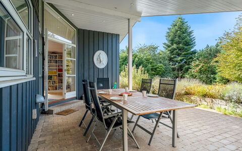 Nashota - 600M from the Sea: Hout, Dak, Architectuur, Huis, Huis, Verblijf, Siding, Hardwood, Helling, Landgoed