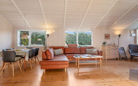 Nashota - 600M from the Sea: Hout, Dak, Architectuur, Huis, Huis, Verblijf, Siding, Hardwood, Helling, Landgoed