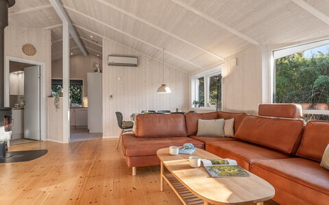 Nashota - 600M from the Sea: Hout, Dak, Architectuur, Huis, Huis, Verblijf, Siding, Hardwood, Helling, Landgoed