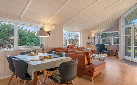Nashota - 600M from the Sea: Hout, Dak, Architectuur, Huis, Huis, Verblijf, Siding, Hardwood, Helling, Landgoed