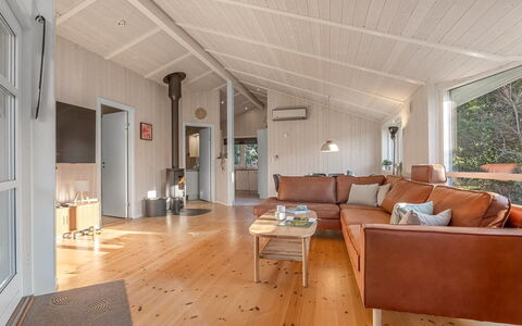 Nashota - 600M from the Sea: Hout, Dak, Architectuur, Huis, Huis, Verblijf, Siding, Hardwood, Helling, Landgoed