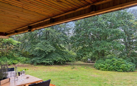 Lavrans - 1Km from the Sea: Blauw, Zwembad, Meubilair, Buitenmeubels, Toevlucht, Stoel, Schaduw, Eco Hotel, Bloempot