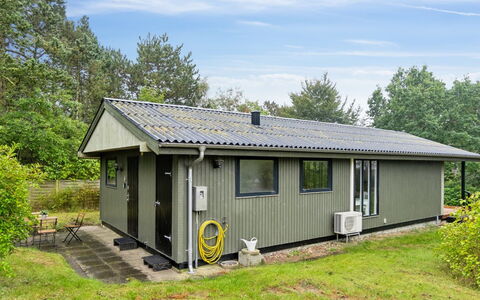 Lavrans - 1Km from the Sea: Dak, Huis, Huis, Verblijf, Deur, Siding, Dek, Veranda, Plank, Hardwood