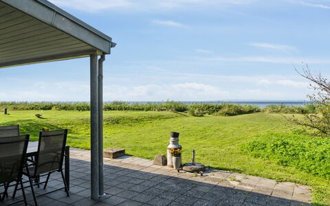 Nilson - 50M from the Sea: Gras, Hout, Landelijk Gebied, Struik, Verblijf, Dak, Plain, Land Lot, Huis, Groundcover