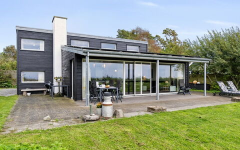 Nilson - 50M from the Sea: Gras, Hout, Landelijk Gebied, Struik, Verblijf, Dak, Plain, Land Lot, Huis, Groundcover