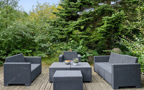 Eugenie - 100M from the Sea: Meubilair, Interieur Ontwerp, Appartement, Flooring, Verdieping, Tafel, Stoel, Kamer, Huis, Keuken En Eettafel