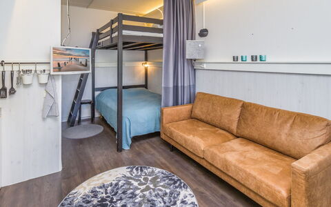 Vuosselin Helmi B21: Interieur Ontwerp, Plafond, Verdieping, Flooring, Bed, Slaapkamer, Bed Frame, Hotel, Hoofdkussen, Bedding
