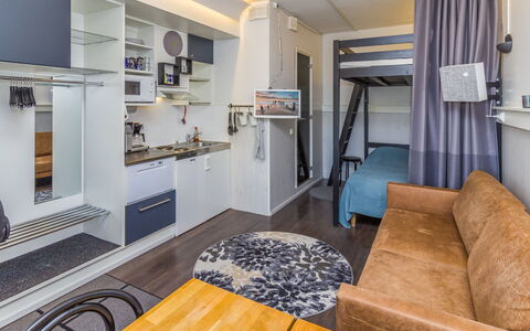 Vuosselin Helmi B21: Interieur Ontwerp, Verdieping, Meubilair, Flooring, Kamer, Plafond, Appartement, Stoel, Beits