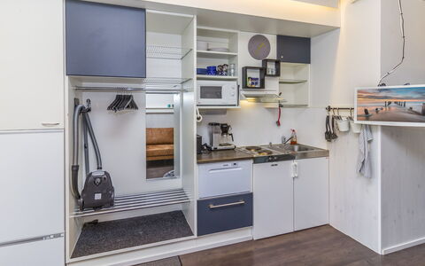 Vuosselin Helmi B21: Interieur Ontwerp, Keuken, Flooring, Major Appliance, Verdieping, Toestel Van De Keuken, Countertop, Kamer, Cabinetry, Appartement