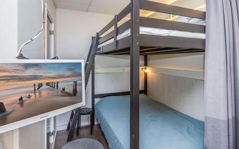 Vuosselin Helmi B21: Flooring, Verdieping, Interieur Ontwerp, Stapelbed, Hout, Slaapkamer, Plafond, Bed, Meubilair, Kamer