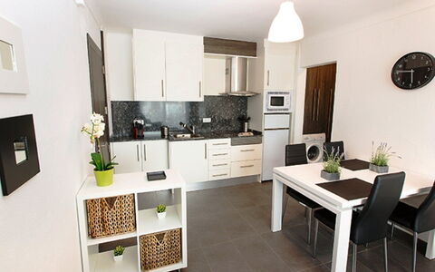 Empuriabrava 218: Meubilair, Kamer, Eigendom, Keuken, Interieur Ontwerp, Countertop, Gebouw, Cabinetry, Verdieping, Huis