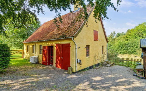 Waldemar - 8Km from the Sea: Hout, Dak, Architectuur, Huis, Huis, Verblijf, Siding, Hardwood, Helling, Landgoed