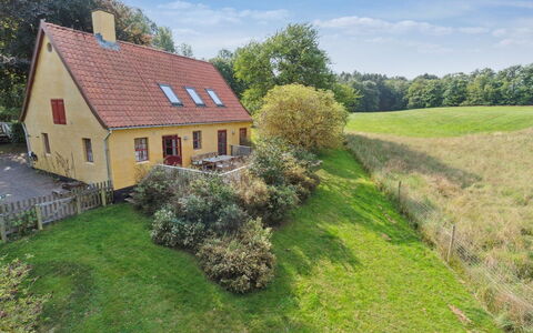 Waldemar - 8Km from the Sea: Hout, Dak, Architectuur, Huis, Huis, Verblijf, Siding, Hardwood, Helling, Landgoed