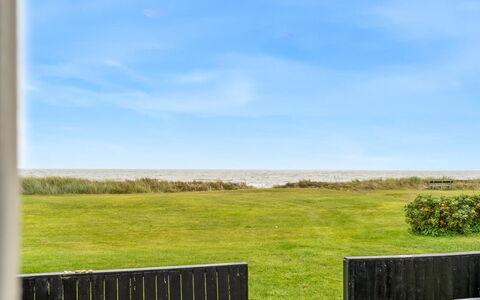 Snioulf - 10M from the Sea: Hout, Huis, Veranda, Dek, Hardwood, Dak, Beits, Houten Vloer, Eco Hotel