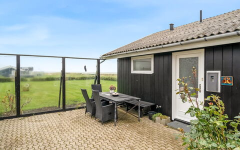 Snioulf - 10M from the Sea: Hout, Huis, Veranda, Dek, Hardwood, Dak, Beits, Houten Vloer, Eco Hotel