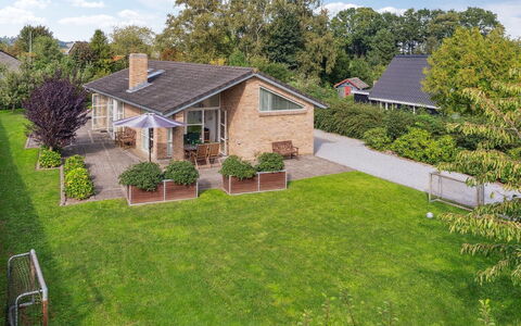Agneta - 150M from the Sea: Dak, Huis, Huis, Verblijf, Deur, Siding, Dek, Veranda, Plank, Hardwood