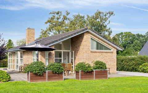 Agneta - 150M from the Sea: Dak, Huis, Huis, Verblijf, Deur, Siding, Dek, Veranda, Plank, Hardwood