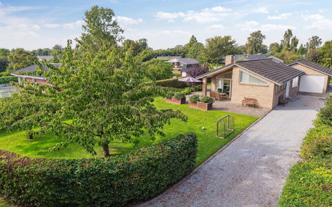 Agneta - 150M from the Sea: Dak, Huis, Huis, Verblijf, Deur, Siding, Dek, Veranda, Plank, Hardwood