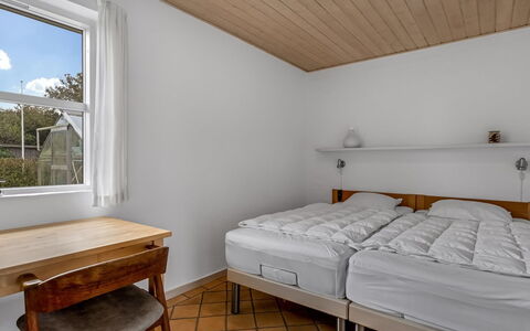 Kalli - 100M from the Sea: Interieur Ontwerp, Muur, Flooring, Meubilair, Verdieping, Hout, Plafond, Bed, Slaapkamer, Verlichting