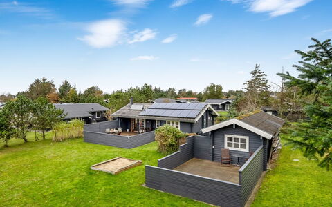 Tammo - 1.1Km from the Sea: Hout, Flooring, Beits, Cabinetry, Countertop, Keuken, Loodgieterswerkinrichting, Hardwood, Natuurlijk Materiaal, Wastafel
