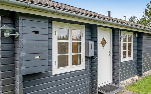 Tammo - 1.1Km from the Sea: Hout, Flooring, Beits, Cabinetry, Countertop, Keuken, Loodgieterswerkinrichting, Hardwood, Natuurlijk Materiaal, Wastafel